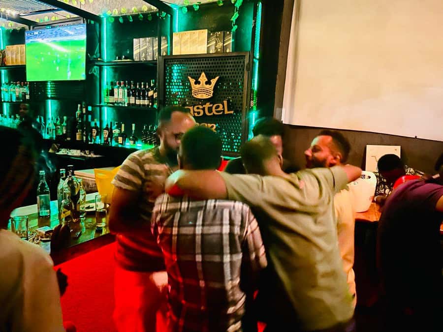 Pub-crawl Tour ( locally crafted beer and wine tasting ) - The guide makes the biggest difference