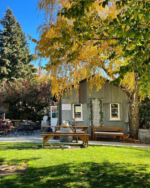 Queenstown: Twilight Wine and Craft Beer Tour - Guides, van comfort, and the group mood
