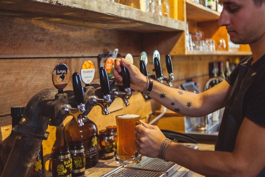Queenstown: Twilight Wine and Craft Beer Tour - Three stops, with wine and beer on the same plan