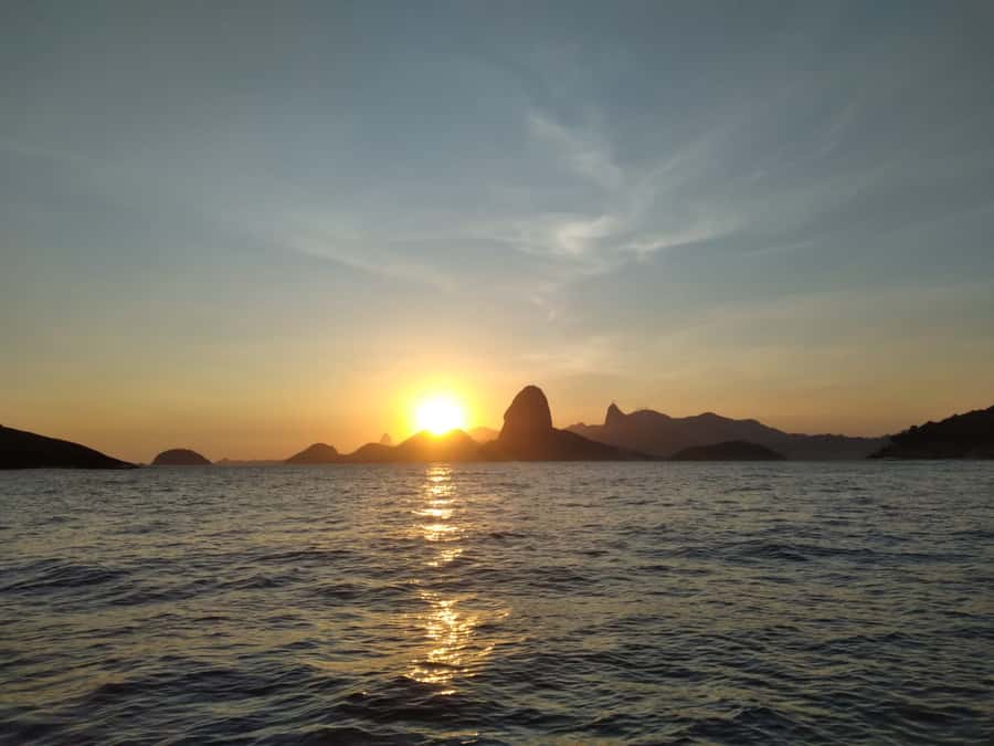 Rio de Janeiro: Boat Tour - Sunset with Beer - Niterói, the museum, and the bay panorama