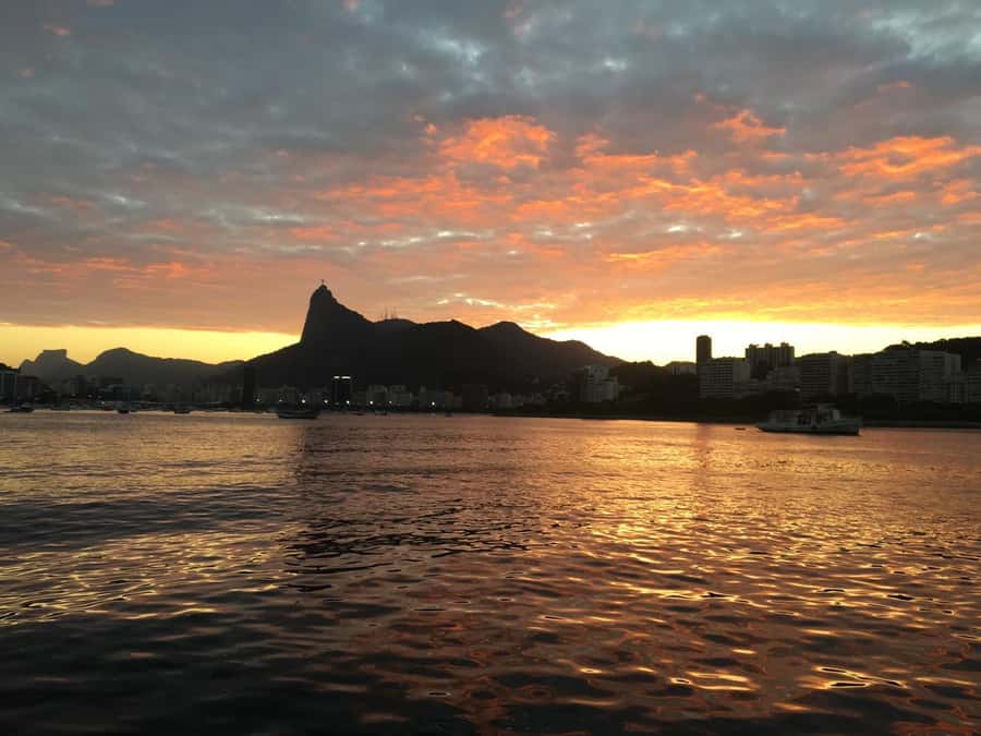 Rio de Janeiro: SpeedBoat Tour - Sunset with Beer - Praia Vermelha and the Urca shoreline