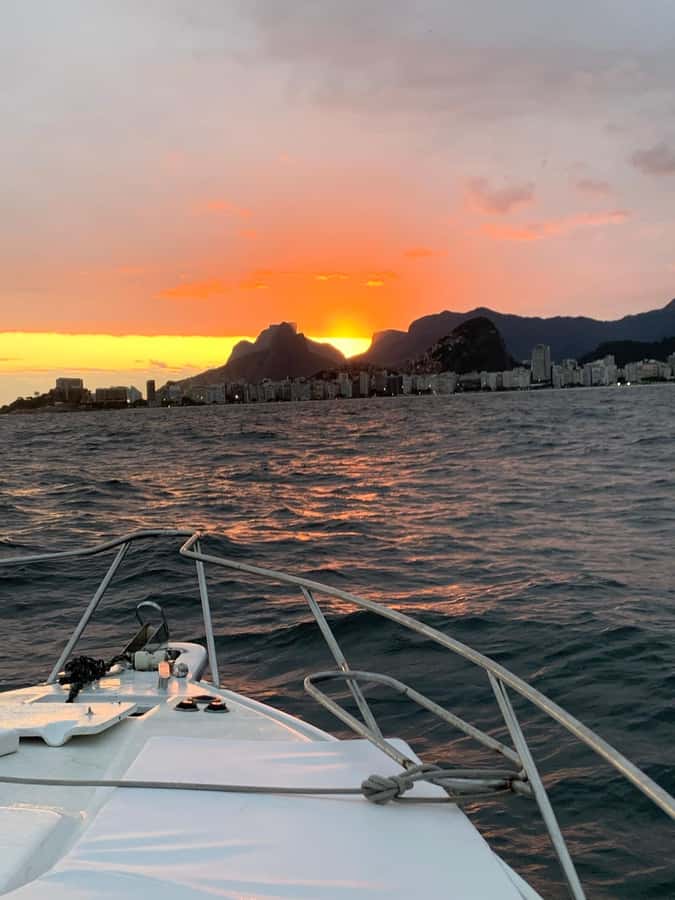 Rio de Janeiro: SpeedBoat Tour - Sunset with Beer - Copacabana from the water