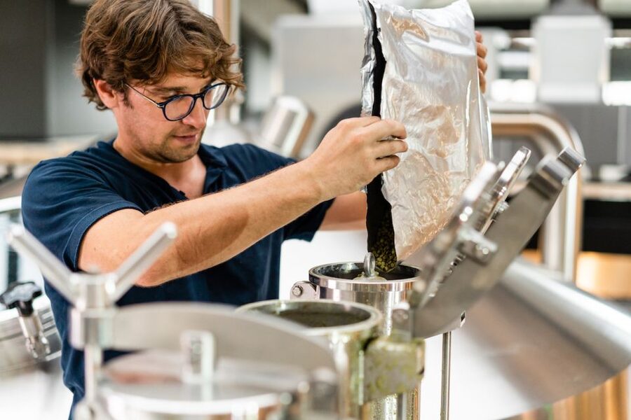 Rotterdam: Stadshaven Brewery Tour with Beer Tastings - From historic warehouse to working brewery
