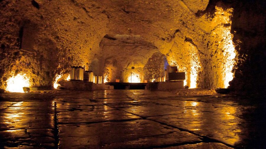 Salzkammergut: Sandstone Beer Cellar Tour - A German-speaking guide with local stories
