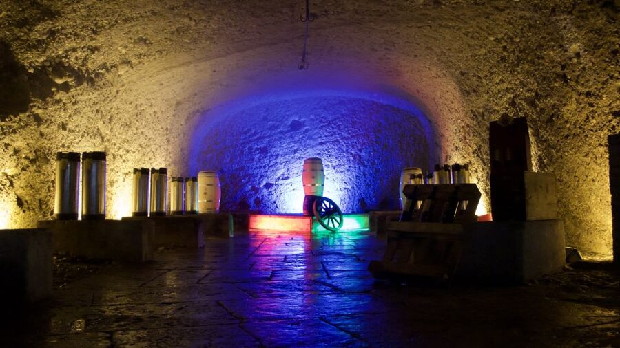 Salzkammergut: Sandstone Beer Cellar Tour - Carlo Battisti’s paintings and the final market stop