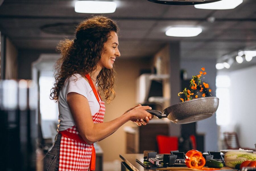 Santorini: Cooking Class with a Chef at the Ftelos Brewery - Cooking Cycladic food at Ftelos Brewery
