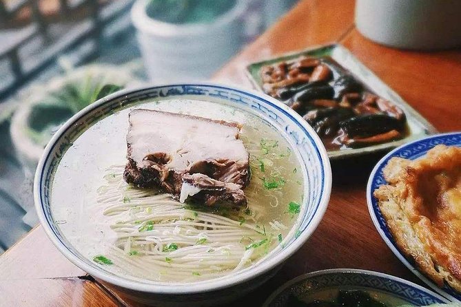 Secret Noodle and Wonton in Shanghai Alleyways with Local Beer - Meeting at Huangpi Road and entering the local streets