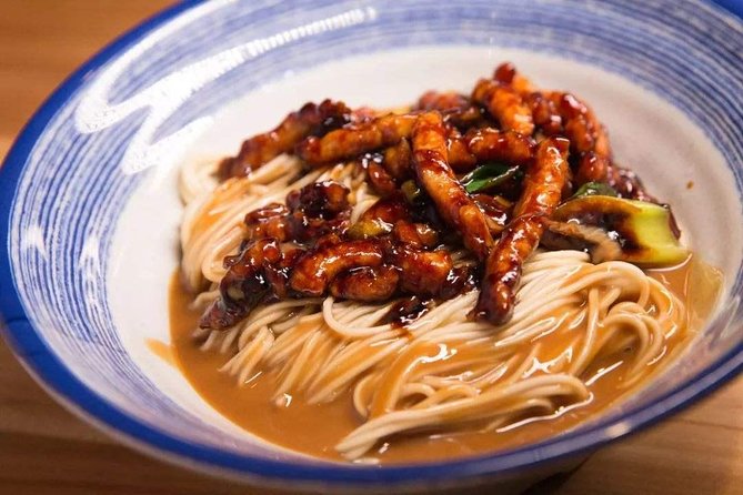 Secret Noodle and Wonton in Shanghai Alleyways with Local Beer - What the guides add to the meal