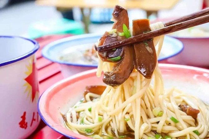 Secret Noodle and Wonton in Shanghai Alleyways with Local Beer - First stop: noodles at Dingtele restaurant