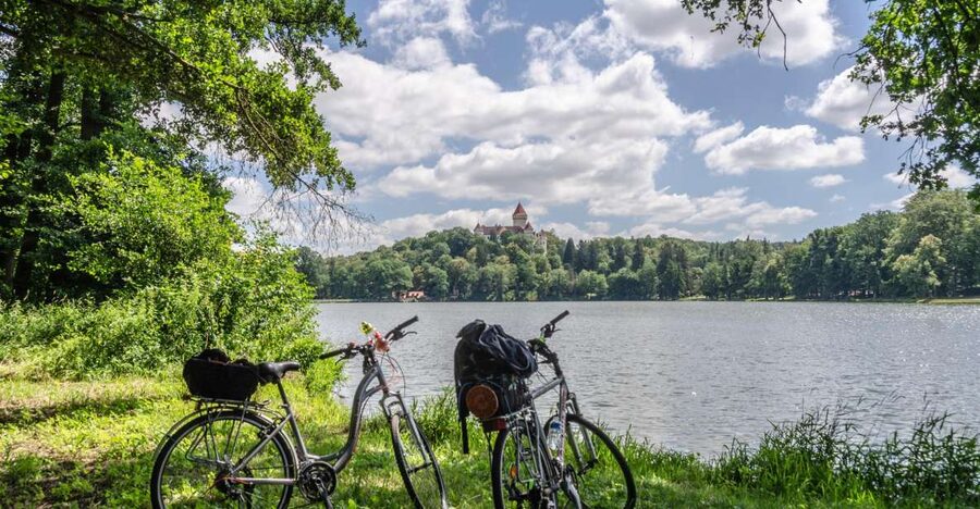 Self-Guided Bike Tour to Unetice Brewery - Reaching Únětice Brewery for lunch