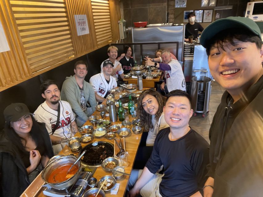 Seoul: Jamsil Baseball Stadium Game Ticket with Dinner& Beer - Entering Jamsil and finding your seats