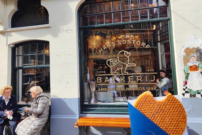 Skipping Lines & Sipping Beers: A History Tour of Amsterdam - Begijnhof and a quiet pause in the center