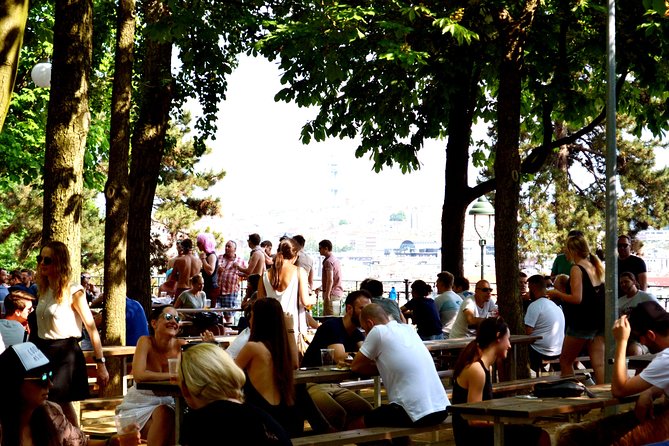 Sunny Beer garden tour - Lunch at Letna’s organic burger stop