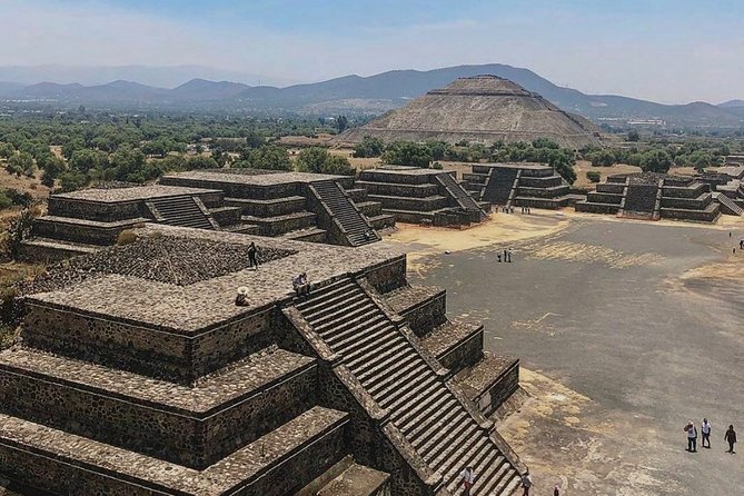 Sunrise at Teotihuacan: Balloon, Food & Beer - Walking among the pyramids for about two hours
