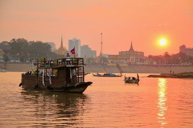 Sunset Cruise with unlimited beer & soft drinks -English speaking guide on board - What makes this cruise worth considering