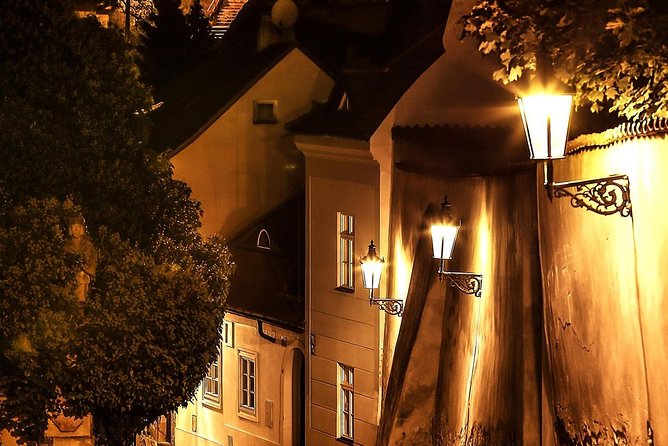 VIP Private tour Prague: Castle, Lunch, Beer, Boat - A private route through Prague’s headline sights