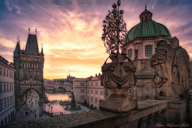 VIP Private tour Prague: Castle, Lunch, Beer, Boat - One hour on the Vltava