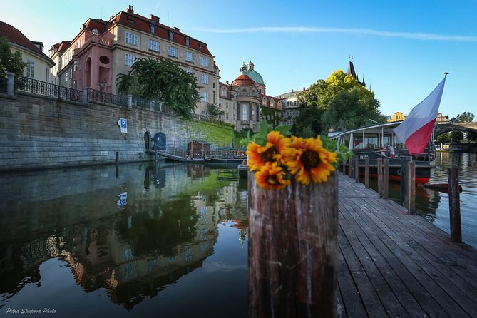 VIP Private tour Prague: Castle, Lunch, Beer, Boat - Is $337.43 per person a fair price?