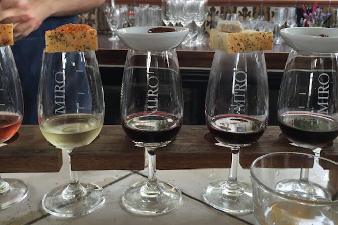 Waiheke 'FLAVOURS' of lunch Wine Oil Beer Spirits max 11 clients - Key points at a glance