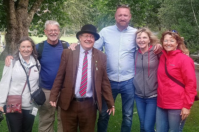 Walking tour in Merrion Square Park with a pint of Guinness Dublin Rogues Tour - Walking the west side of the square