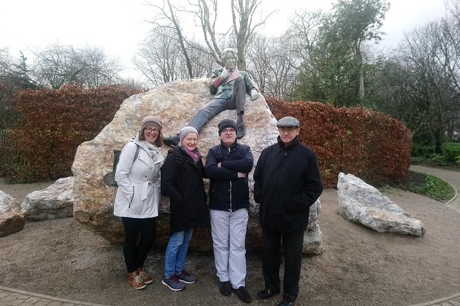 Walking tour in Merrion Square Park with a pint of Guinness Dublin Rogues Tour - Dave’s conversational approach