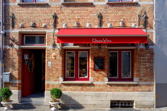 Walking tour of Bruges with boat option and/or beer tasting - Rozenhoedkaai, Bruges’ best-known canal view