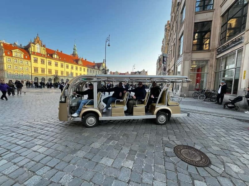 Wroclaw: NO LIMIT BEER City Tour Sightseeing By Golf Cart - Wroclaw sightseeing with a cold beer in hand